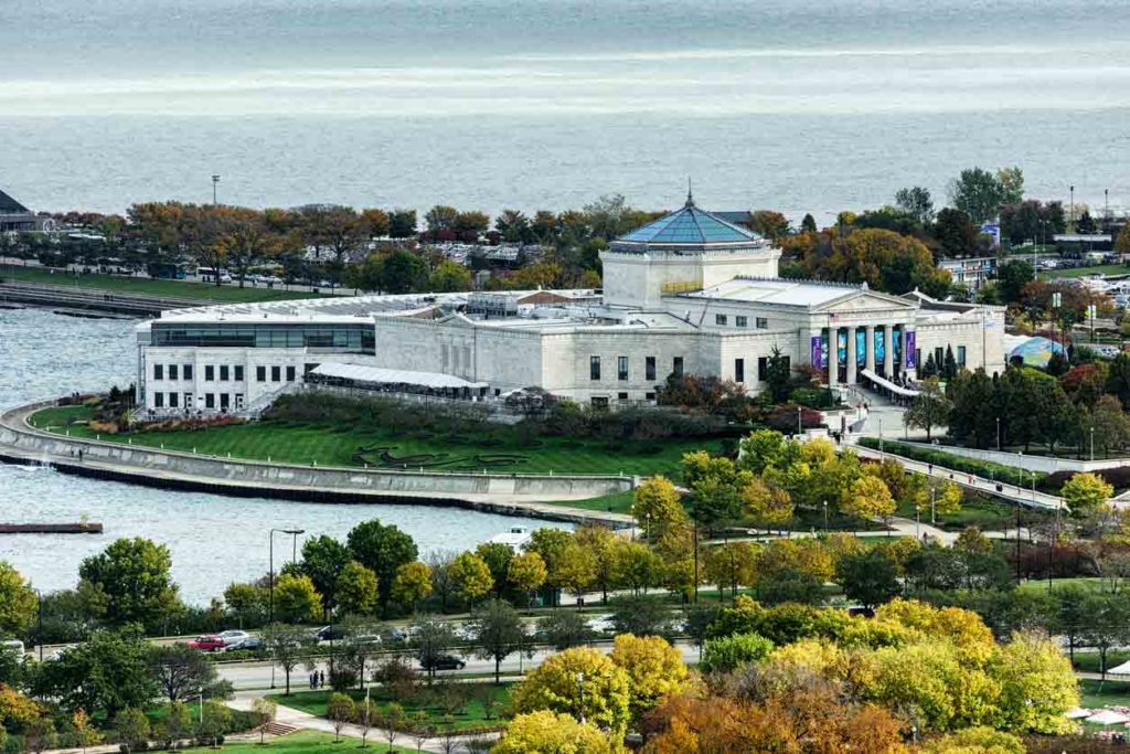 Shedd aquarium 1 8 miles from river hotel downtown chicago